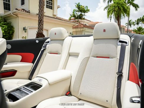 Used 2019 Rolls-Royce Dawn RWD image 35