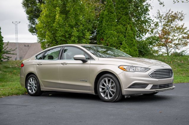 Used 2017 Ford Fusion SE FWD image 3