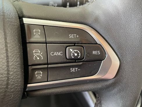 Used 2023 Jeep Compass Limited AWD/4WD image 33