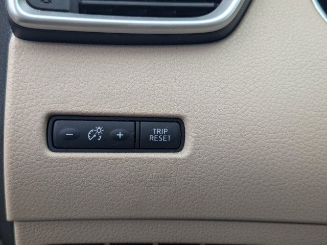 Used 2014 Nissan Rogue SV AWD/4WD image 12