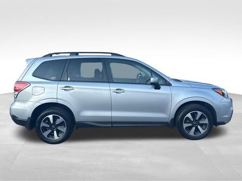 Used 2018 Subaru Forester 2.5i Premium AWD/4WD image 6