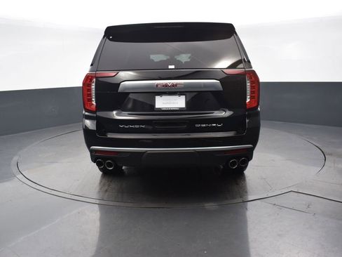 Used 2021 GMC Yukon XL Denali w/ Denali Premium Package image 5