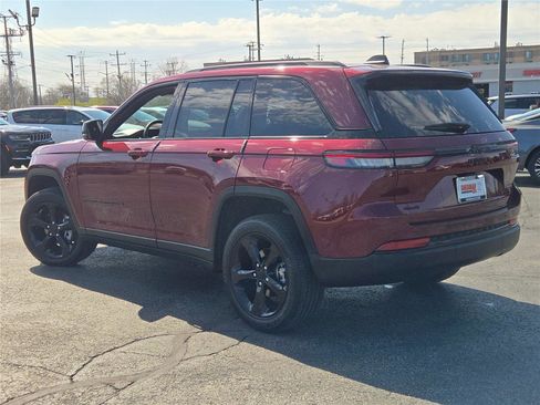 Certified 2025 Jeep Grand Cherokee Altitude AWD/4WD image 17