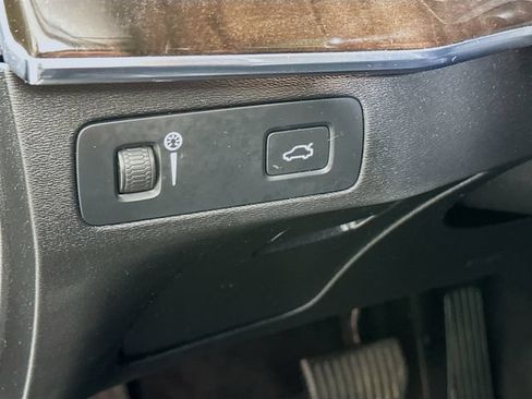 Used 2016 Volvo XC90 T6 Momentum AWD/4WD image 13