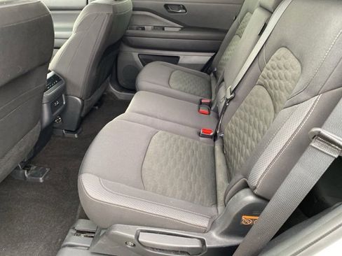 Used 2024 Nissan Pathfinder SV image 30