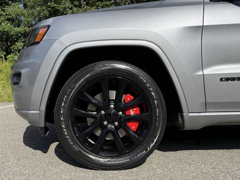 Used 2021 Jeep Grand Cherokee Laredo X AWD/4WD image 7
