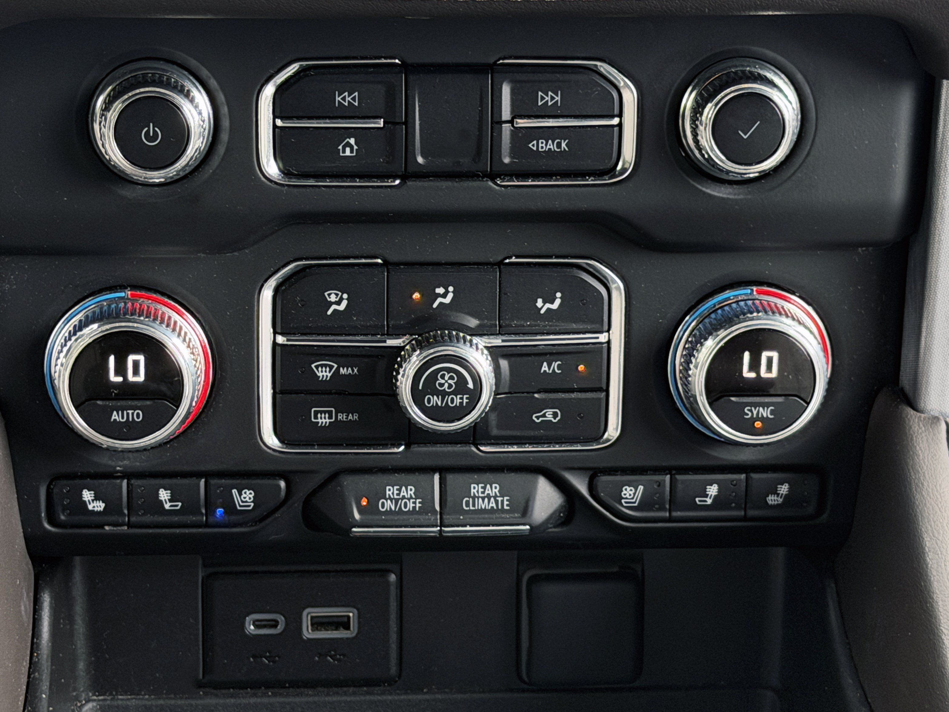 Used 2023 GMC Yukon SLT w/ SLT Premium Package AWD/4WD image 11