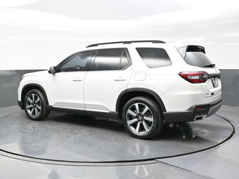 Used 2023 Honda Pilot Elite image 4