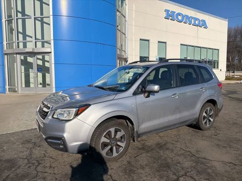 Used 2017 Subaru Forester 2.5i Premium w/ All-Weather Package image 3