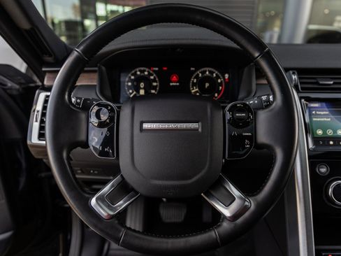 Used 2020 Land Rover Discovery HSE image 25