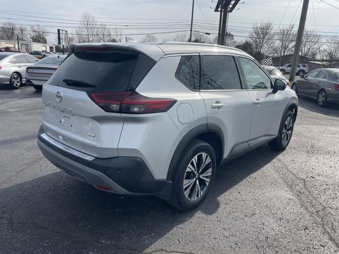 Used 2021 Nissan Rogue SV w/ Premium Package image 4