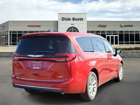 New 2026 Chrysler Pacifica Select AWD/4WD image 5