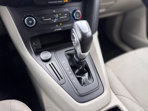 Used 2015 Ford Focus SE FWD image 17