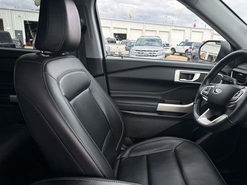 Used 2022 Ford Explorer XLT w/ Equipment Group 202A image 13