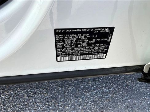 Certified 2025 Volkswagen Atlas Cross Sport SE AWD/4WD image 30