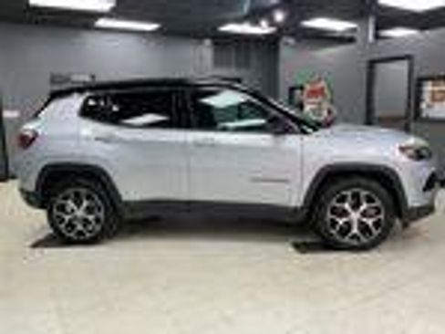 Used 2024 Jeep Compass Limited image 2