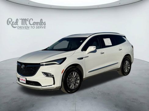 Used 2024 Buick Enclave Essence image 1