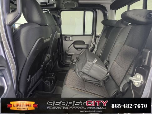 New 2025 Jeep Gladiator Mojave image 26