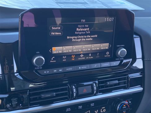 New 2025 Nissan Pathfinder SV w/ Black Appearance Package image 27