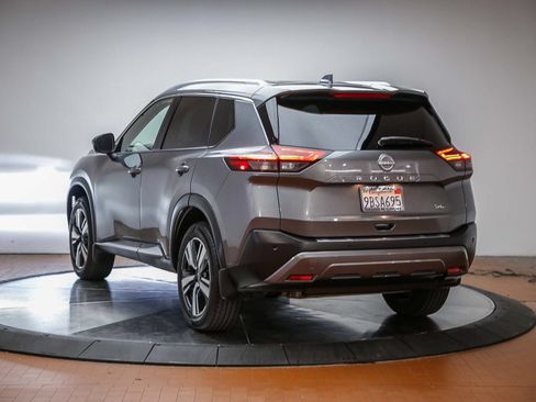 Used 2022 Nissan Rogue SL FWD image 2