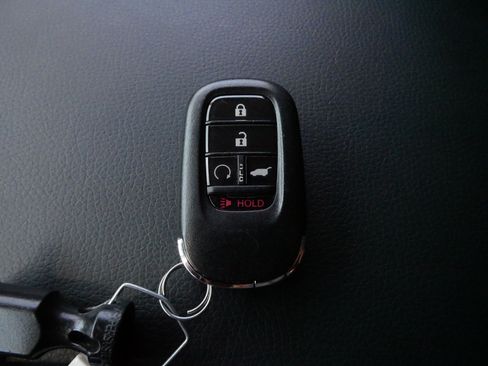 Used 2025 Honda Pilot EX-L image 32