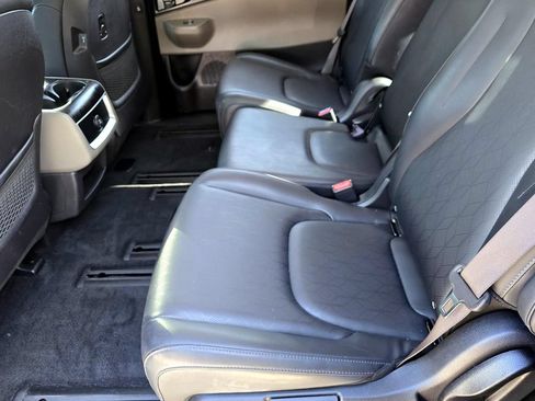 Used 2025 Kia Carnival FWD image 14