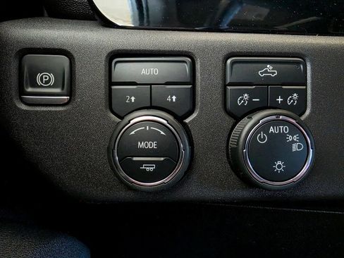Used 2025 Chevrolet Silverado 1500 LT AWD/4WD image 22