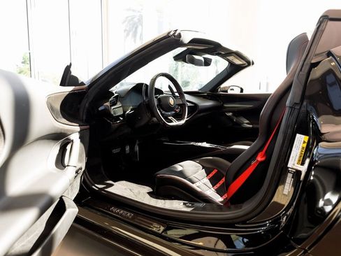 Used 2022 Ferrari SF90 Spider image 26