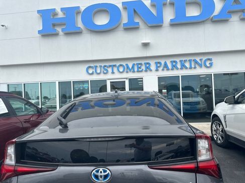 Used 2022 Toyota Prius LE FWD image 5