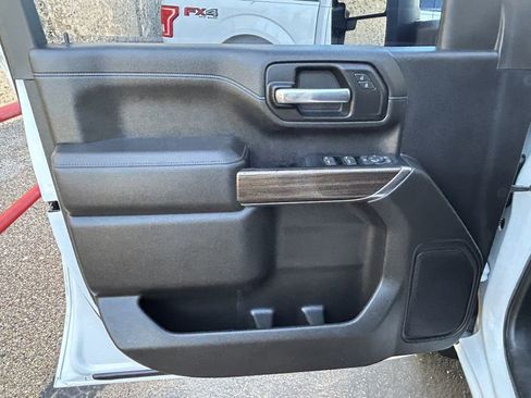 Used 2023 Chevrolet Silverado 2500 LT image 3