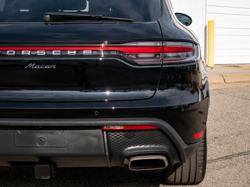 Certified 2025 Porsche Macan image 14