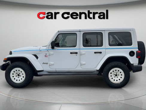 Used 2018 Jeep Wrangler Unlimited Sahara w/ Dual Top Group AWD/4WD image 2