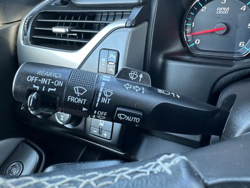 Used 2020 Chevrolet Suburban LT w/ Luxury Package AWD/4WD image 25