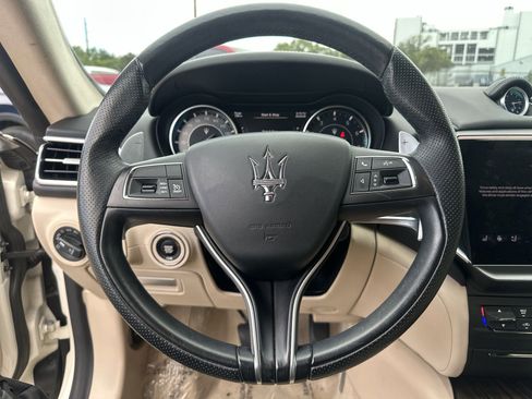 Used 2021 Maserati Ghibli S RWD image 11
