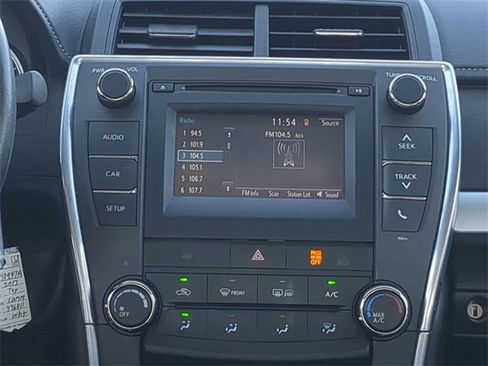 Used 2017 Toyota Camry SE image 17