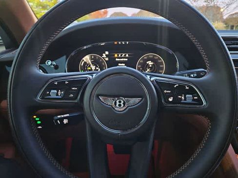 Used 2023 Bentley Bentayga Plug-In Hybrid image 24
