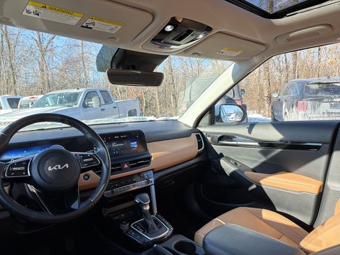 Used 2024 Kia Seltos EX image 15