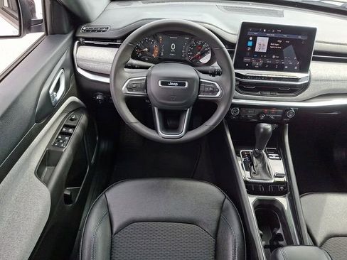 Used 2024 Jeep Compass Latitude AWD/4WD image 11