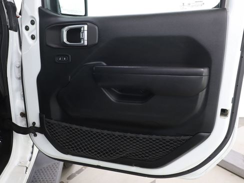 Used 2020 Jeep Wrangler Sport AWD/4WD image 13