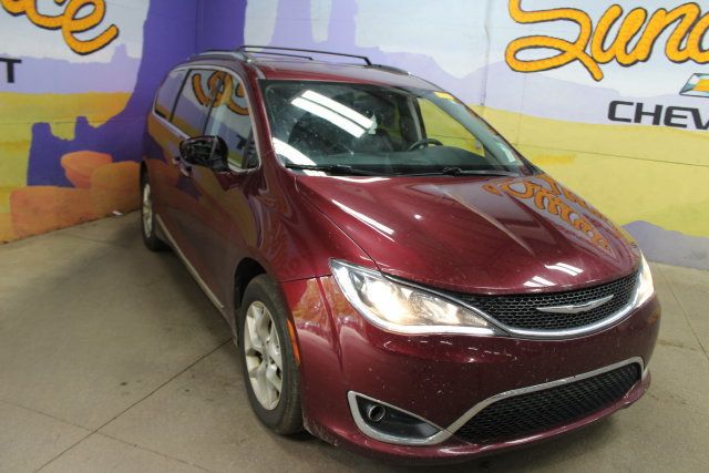 Used 2017 Chrysler Pacifica Touring-L Plus w/ Tire & Wheel Group FWD image 2