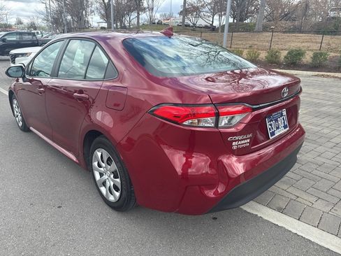 Certified 2025 Toyota Corolla LE image 5