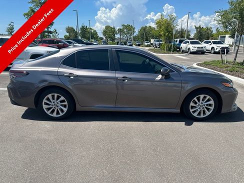 Used 2021 Toyota Camry LE FWD image 5