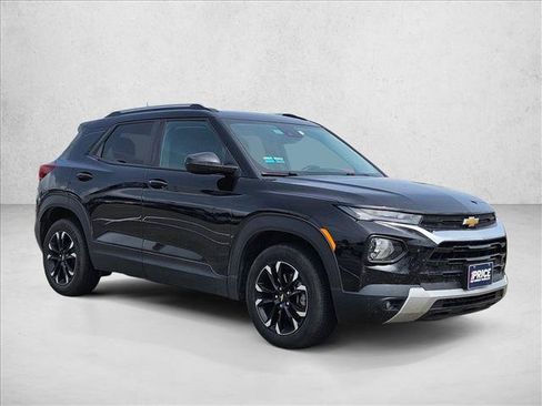 Used 2023 Chevrolet TrailBlazer LT w/ Convenience Package FWD image 2