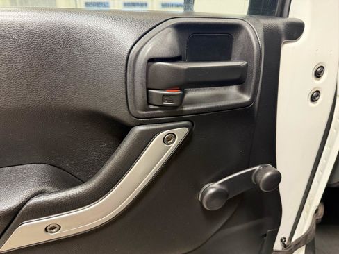 Used 2015 Jeep Wrangler Rubicon AWD/4WD image 11