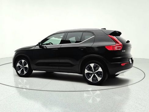 Used 2024 Volvo XC40 B5 Plus AWD/4WD image 4
