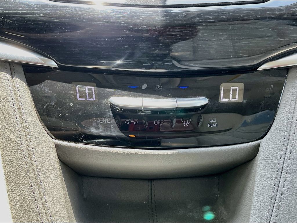 Used 2025 Cadillac XT6 Premium Luxury w/ Technology Package FWD image 21
