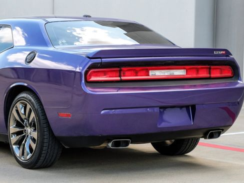 Used 2013 Dodge Challenger SRT8 w/ Harman Kardon Audio Group RWD image 13