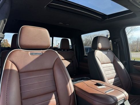 Used 2025 GMC Sierra 3500 Denali Ultimate image 8