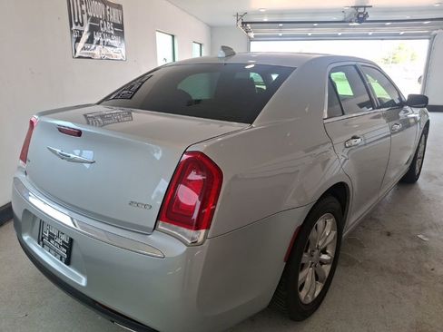 Used 2020 Chrysler 300 Limited AWD/4WD image 7
