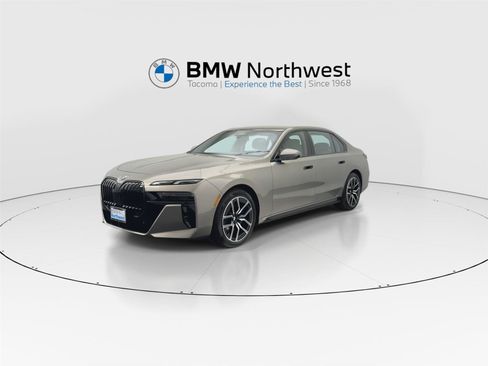 Used 2025 BMW 760i xDrive w/ Premium Package AWD/4WD image 9